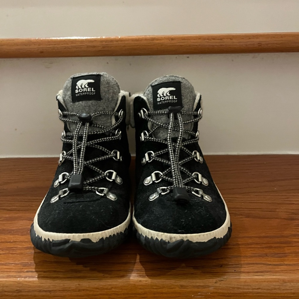 Boys size 6 Sorel Boots